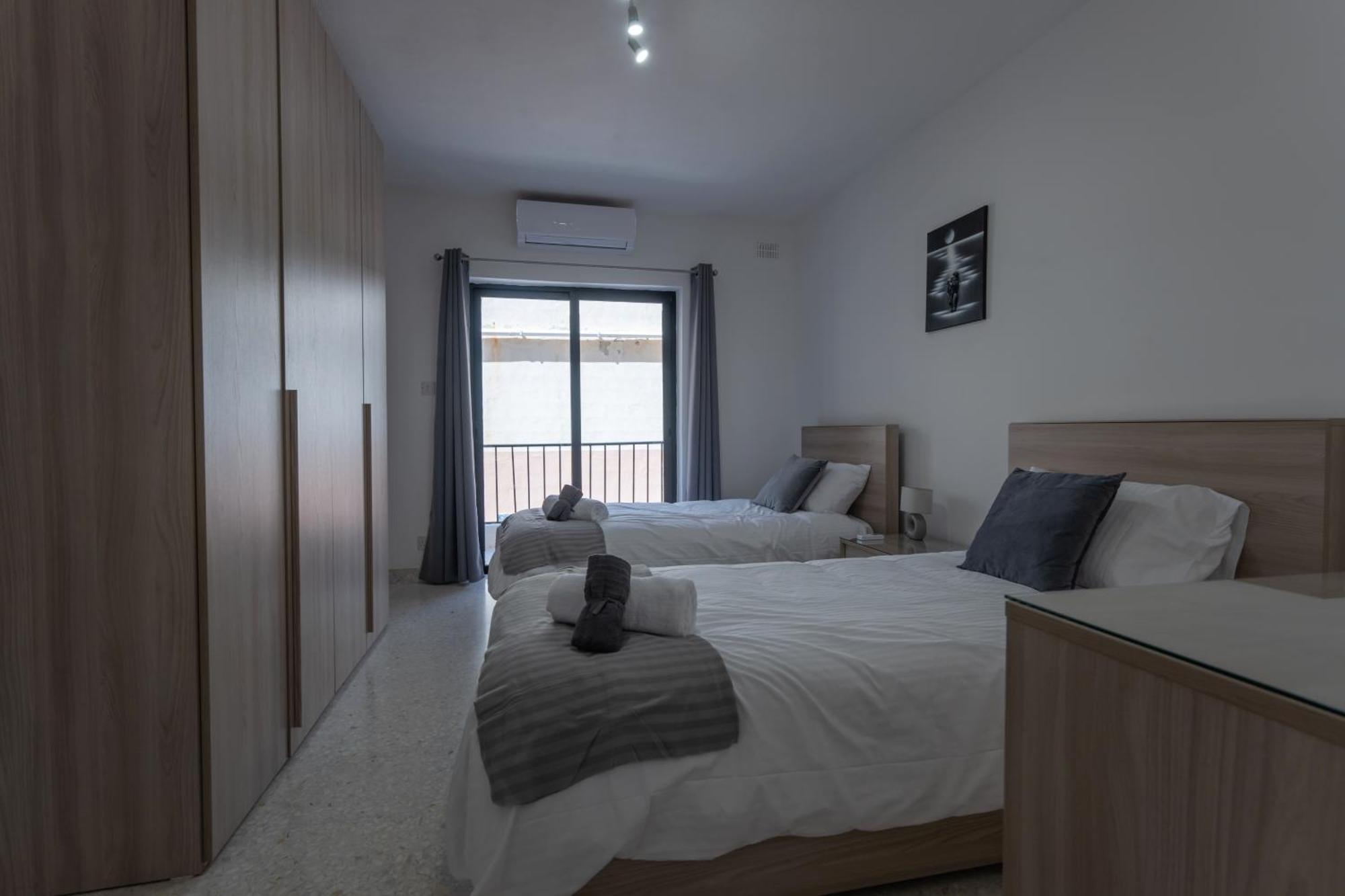 Spacious 3 Bedroom Apartment In The Heart Of St Julians Saint Julian's エクステリア 写真