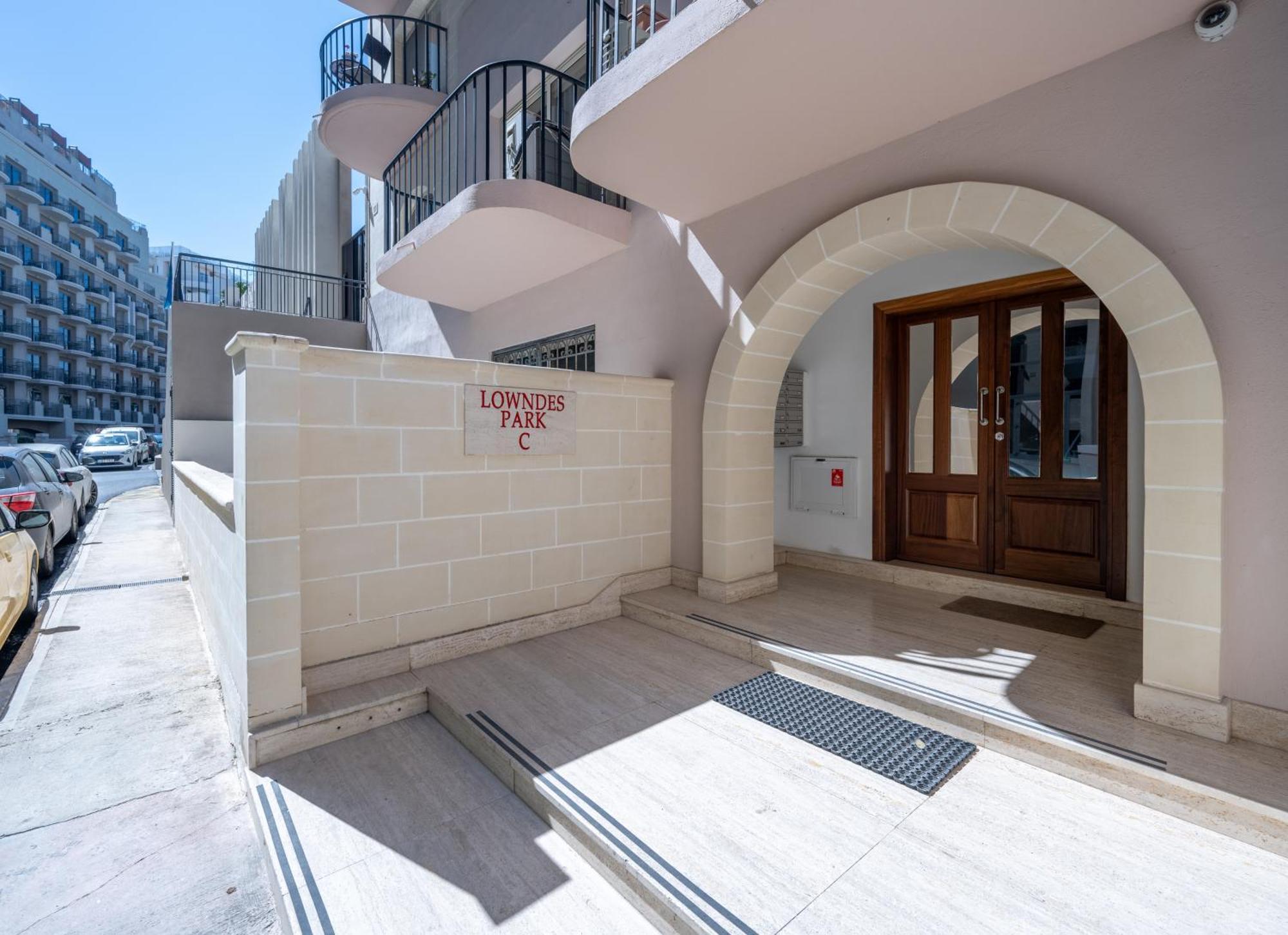 Spacious 3 Bedroom Apartment In The Heart Of St Julians Saint Julian's エクステリア 写真