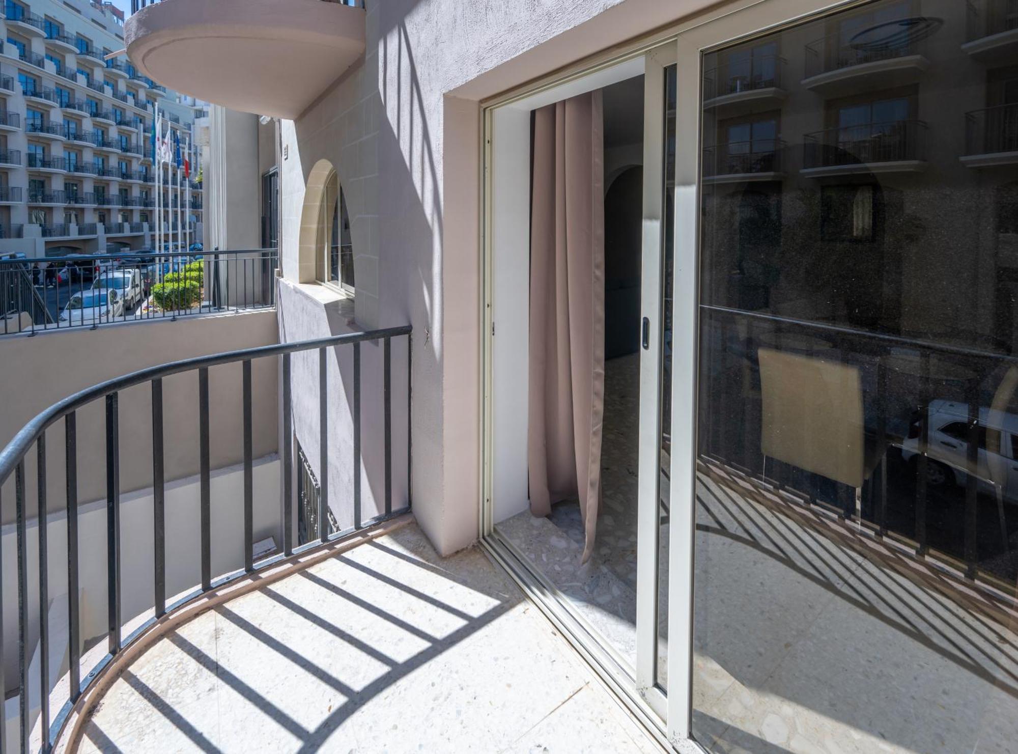 Spacious 3 Bedroom Apartment In The Heart Of St Julians Saint Julian's エクステリア 写真